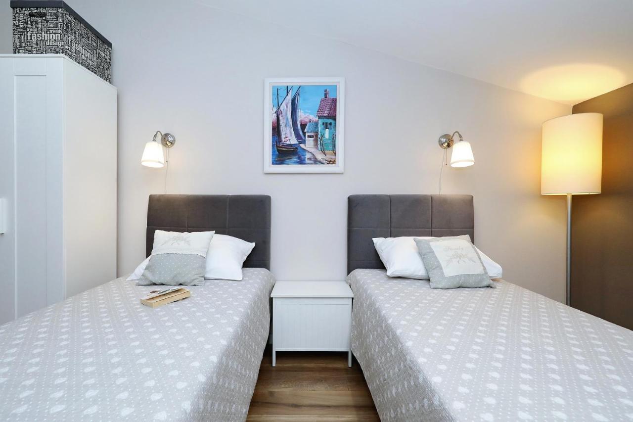 Apartments "Villa Antisin" With Heated Pool Zadar Luaran gambar