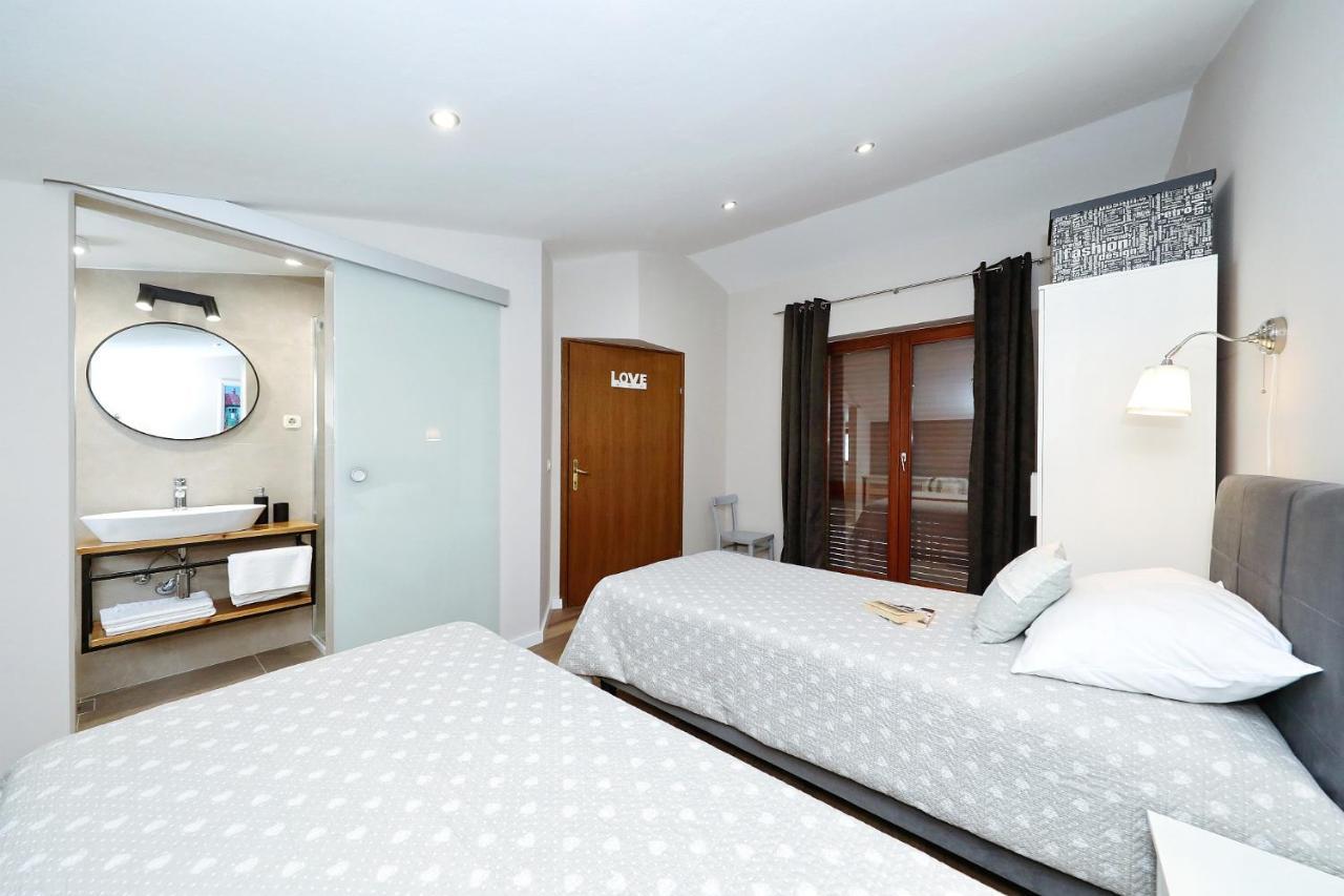Apartments "Villa Antisin" With Heated Pool Zadar Luaran gambar